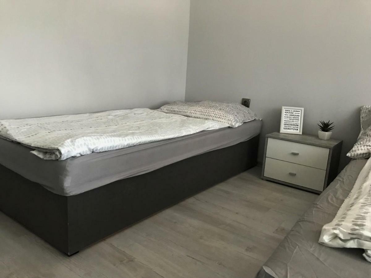 Apartamento Varga Vendégház Tiszakécske Exterior foto